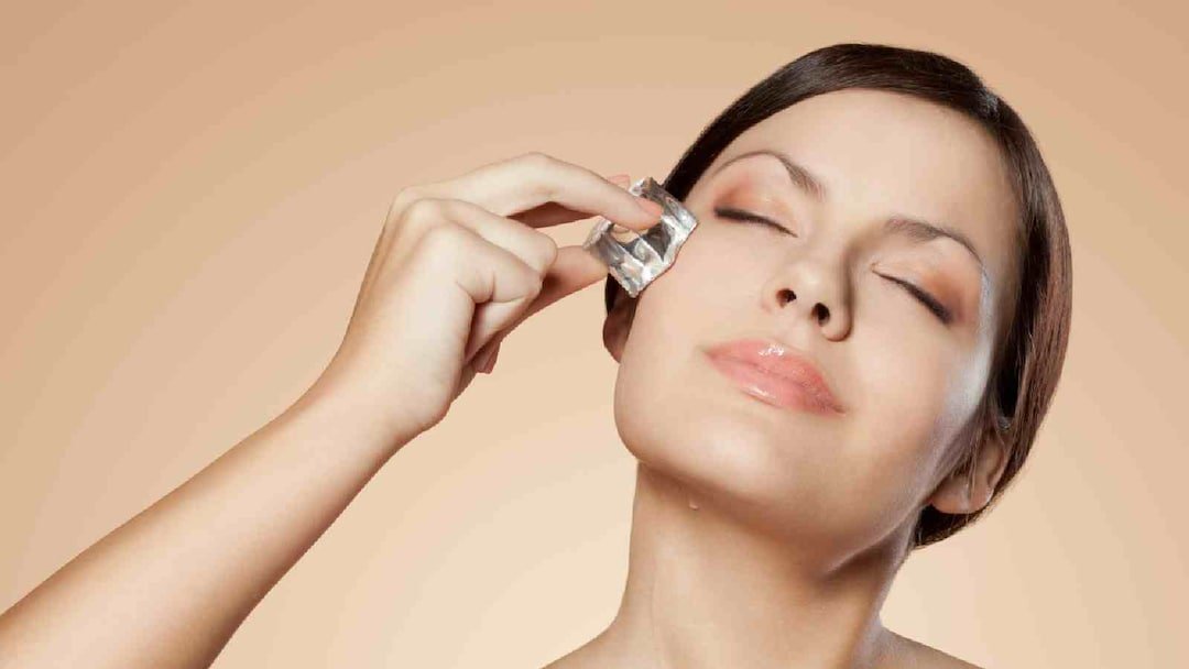 गर्मियों में त्वचा की देखभाल: महिलाओं के लिए सम्पूर्ण गाइड 2026